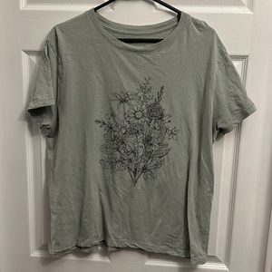 Fifth Sun. Women’s L graphic tee, mint green. Floral print.